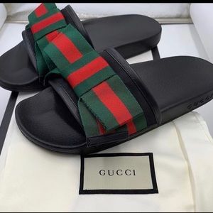 ❌SOLD❌GUCCI PURSUIT WEB BOW SLIDES